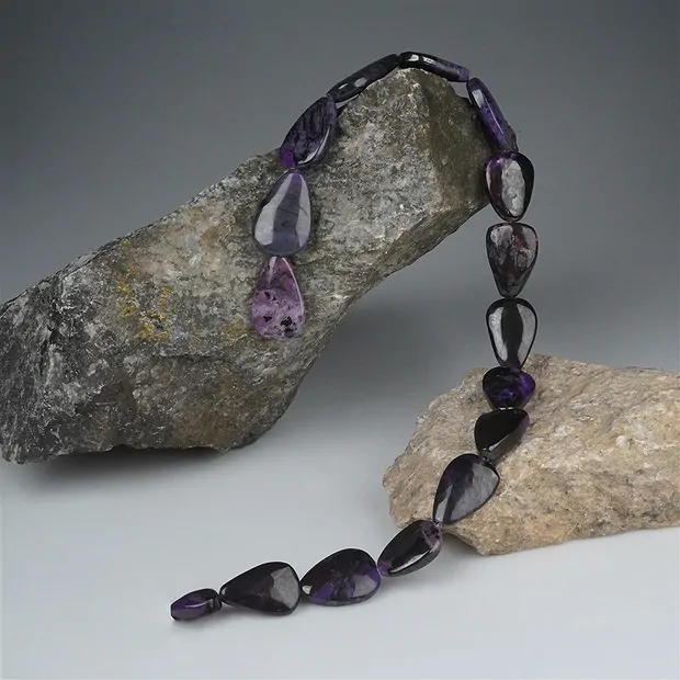 Strang Sugilith Unikat 010 | Mineralienhandlung Edelsteine, Heilsteine & Schmuck