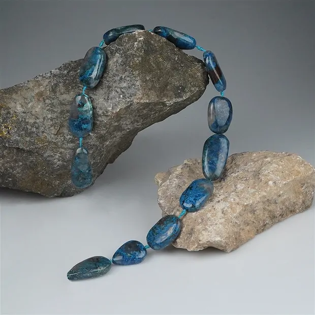 Rang de colliers Shattuckite Pièces uniques 009 | Marco Schreier