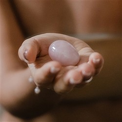 &#x152;ufs de Yoni en pierres pr&#xE9;cieuses