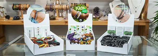 Displays mit Edelsteinen und Mineralien | GH Edelsteine, Heilsteine & Schmuck