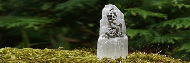 Gemstones with metal figures | wholesale supplier gems, healing stones & jewelry