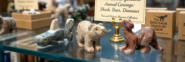 Dogs, dolphins, elephants & other animals | wholesaler gems & healing stones