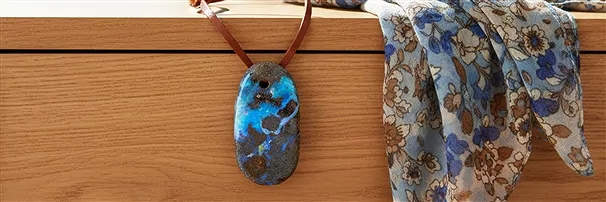 Gebohrte Opale und andere Steinteile | Schreier Edelsteine, Heilsteine & Schmuck