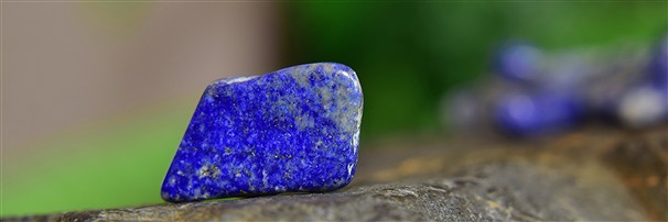 Lapis-lazuli percé | Pierres précieuses, pierres thérapeutiques & bijoux
