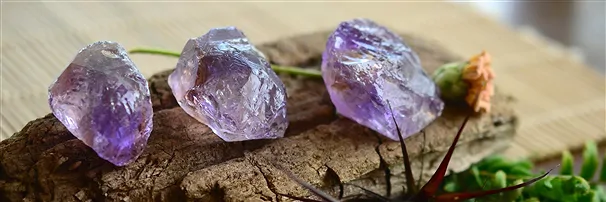 Amethyst rough stones, points and druses | wholesaler gems & healing stones