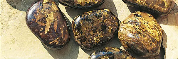 Bronzit (braun) | Schreier Mineralienhandlung Edelsteine, Heilsteine & Schmuck