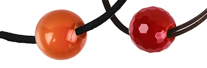 Ciambelle e pezzi di pietra forata Corniola | grossista gemme e pietre curative