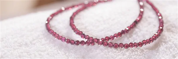 Chaînes et bracelets en grenat | Marco Schreier