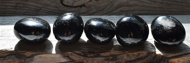 Pietre grezze e pietre burattate Schorl | grossista gemme e pietre curative