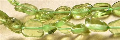 Cadena de hilos Peridoto | piedras preciosas, piedras curativas y joyería