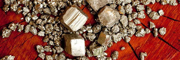 Peldaños de pirita y Piedras en bruto | Marco Schreier