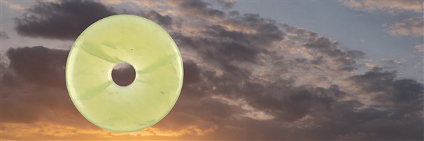 Pietre forate e ciambelle di serpentino | grossista gemme e pietre curative