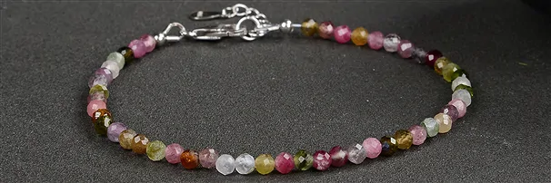 Bracelets en tourmaline, chaînes, pièces en pierre | Marco Schreier