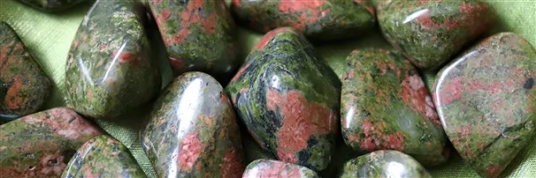 Unakita y Epidota | mayorista de piedras preciosas, piedras curativas y joyería