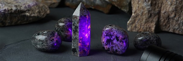 Pietra del mese di dicembre: Yooperlite | grossista gemme e pietre curative