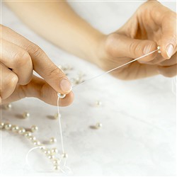 Colliers d&#x27;atelier avec pierres pr&#xE9;cieuses