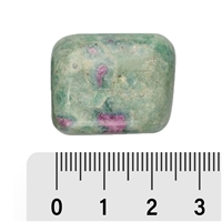Pietra burattata fucsite con rubino, 2,0 - 2,8 cm (L)