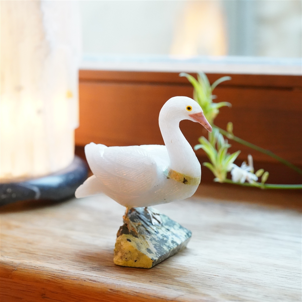 Engraved bird (swan), Calcite (white), 10cm