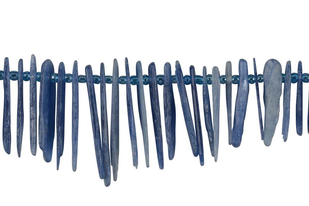 Fili di cristalli, disthene (blu), opachi, 15-40 mm