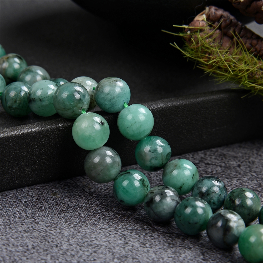 Strand of balls, emerald, 08mm