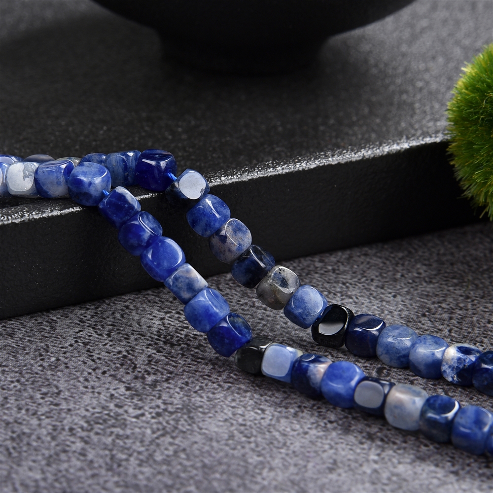 Strand of cubes, Sodalite, 04 mm (39cm)