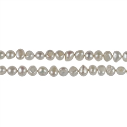 141841017043 strand freeform flat/round, freshwater pearl AB, white-cream, 08-10mm, ca. 160cm  | Marco Schreier