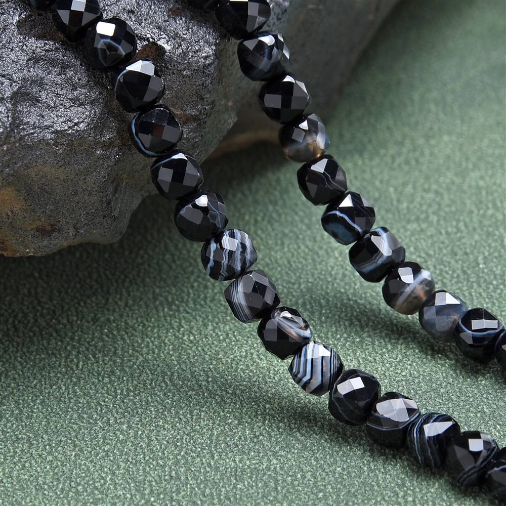 Strand cube, black Agate (dyed), faceted, 04mm (38cm)