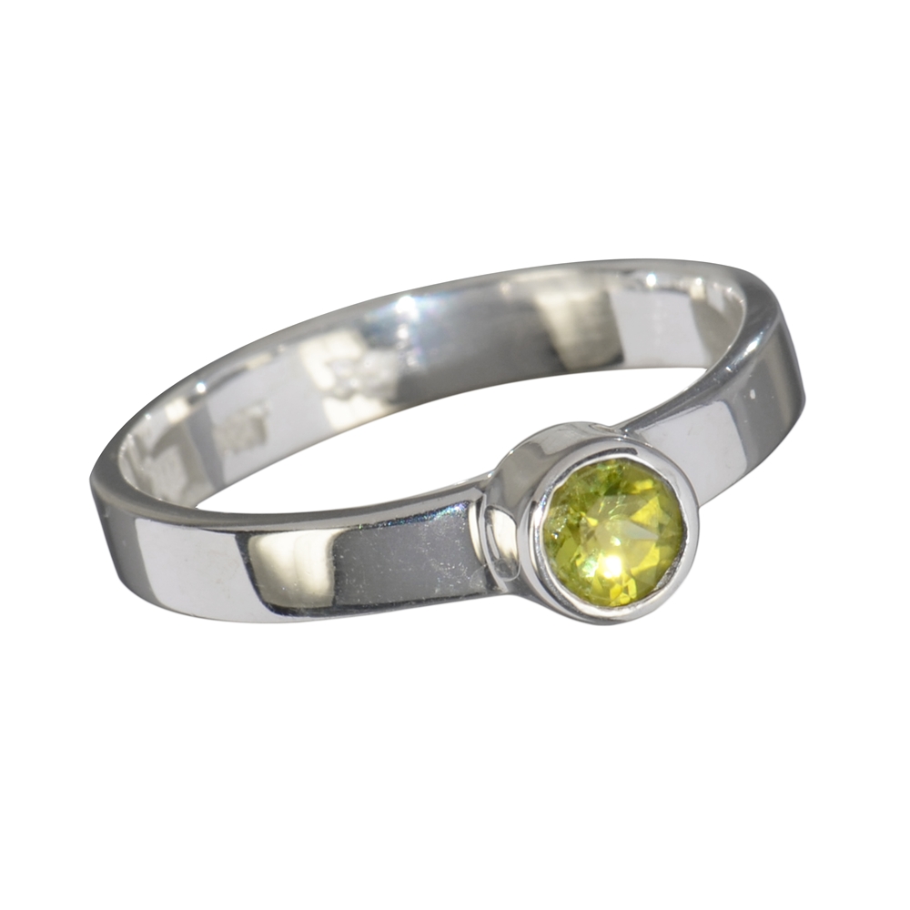  Faceted Peridote ring (4mm), size 53