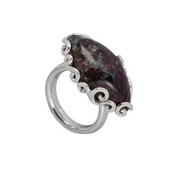 243005150294 Bague Navette Eudialyte (27mm), taille 53, sertissage de rinceaux | Marco Schreier