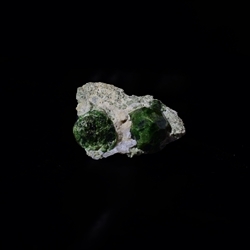 2806582007 Demantoid stage unique 007 | minerals wholesale - gems, healing stones & jewelry