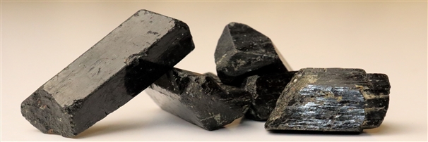 Stone of the month March: Tourmaline (black) | wholesaler gems &amp; healing stones